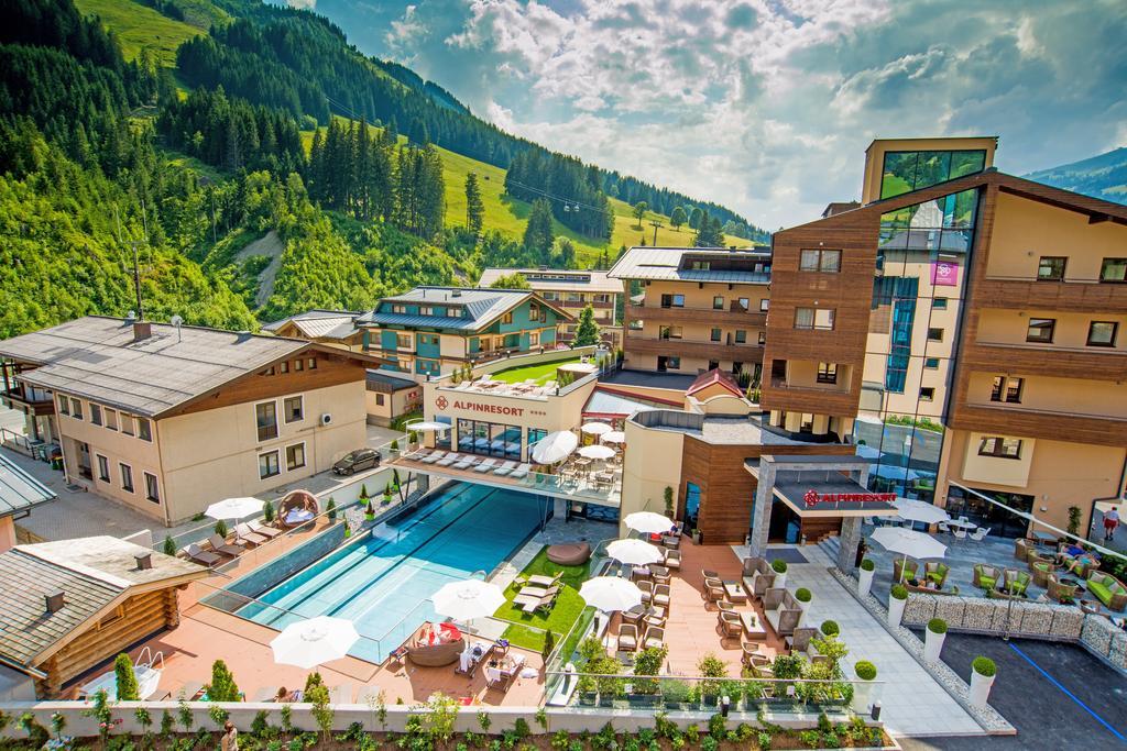 Alpinresort Valsaa - Sport & Spa Saalbach-Hinterglemm Bagian luar foto